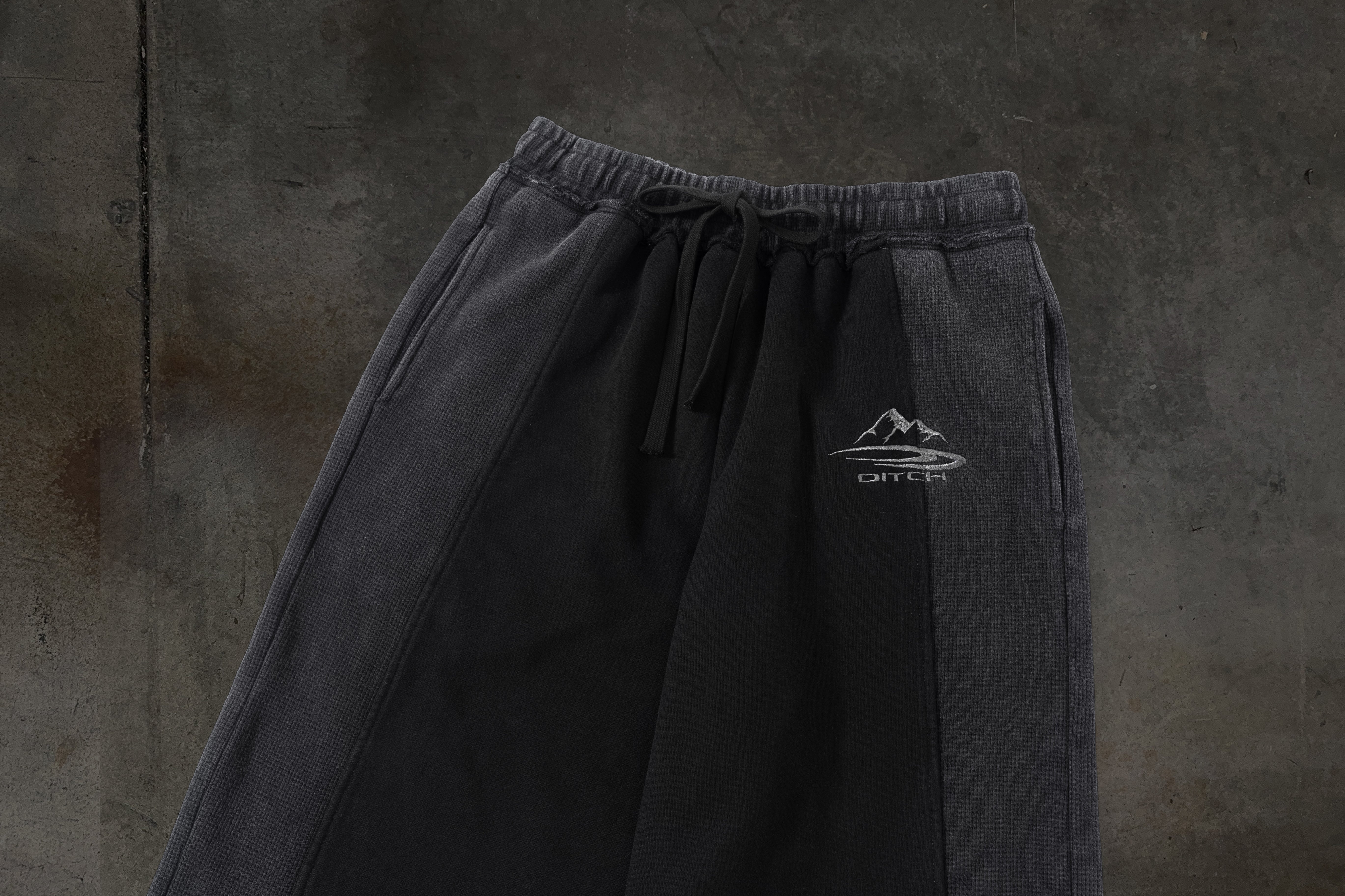 SUMMIT SWEATS (COAL/THERMAL)-IYAMIUIO