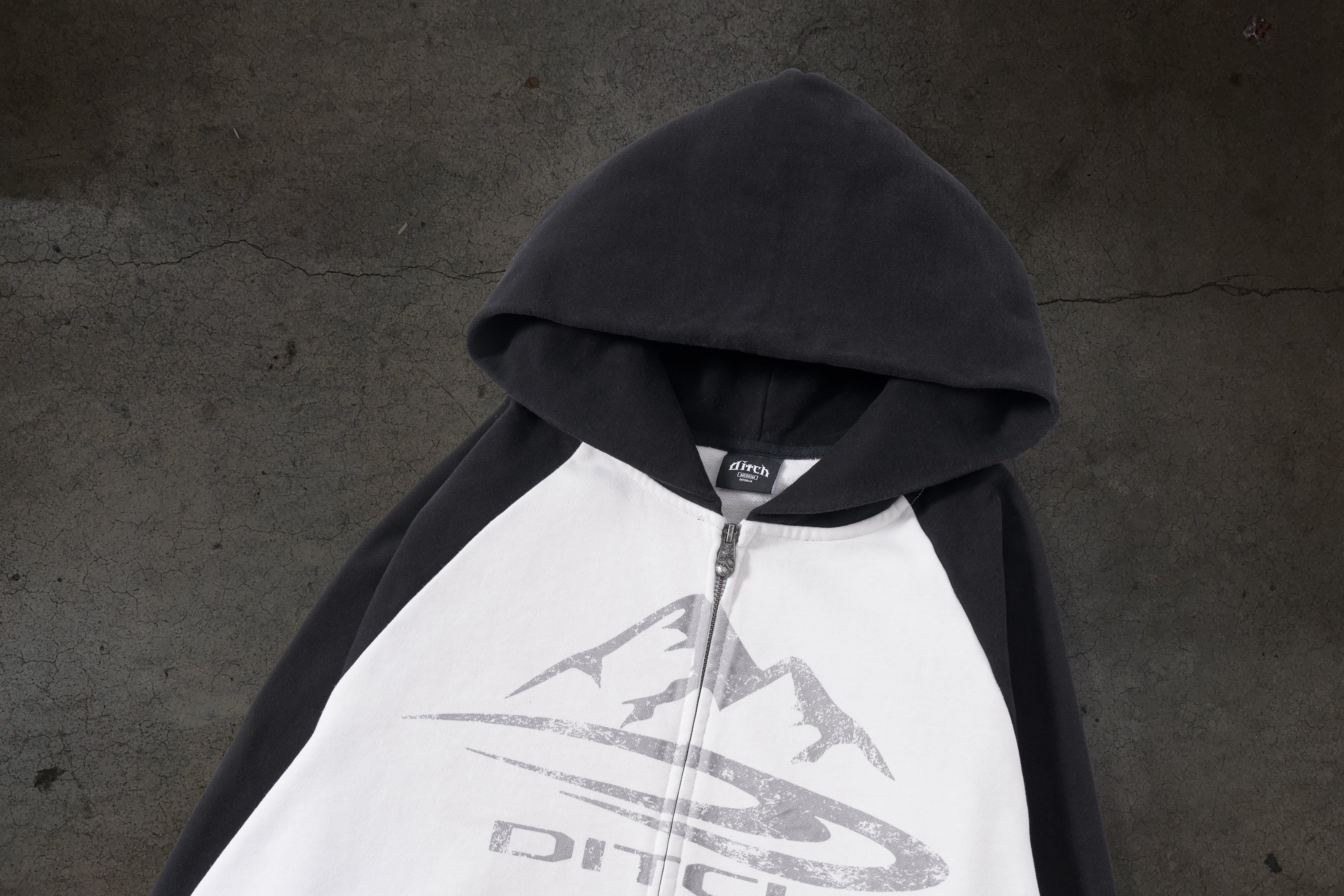 SUMMIT ZIPUP (WHITE)-IYAMIUIO