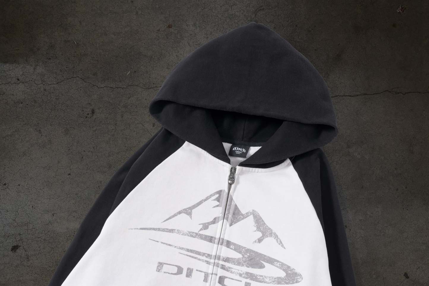 SUMMIT ZIPUP (WHITE)-IYAMIUIO