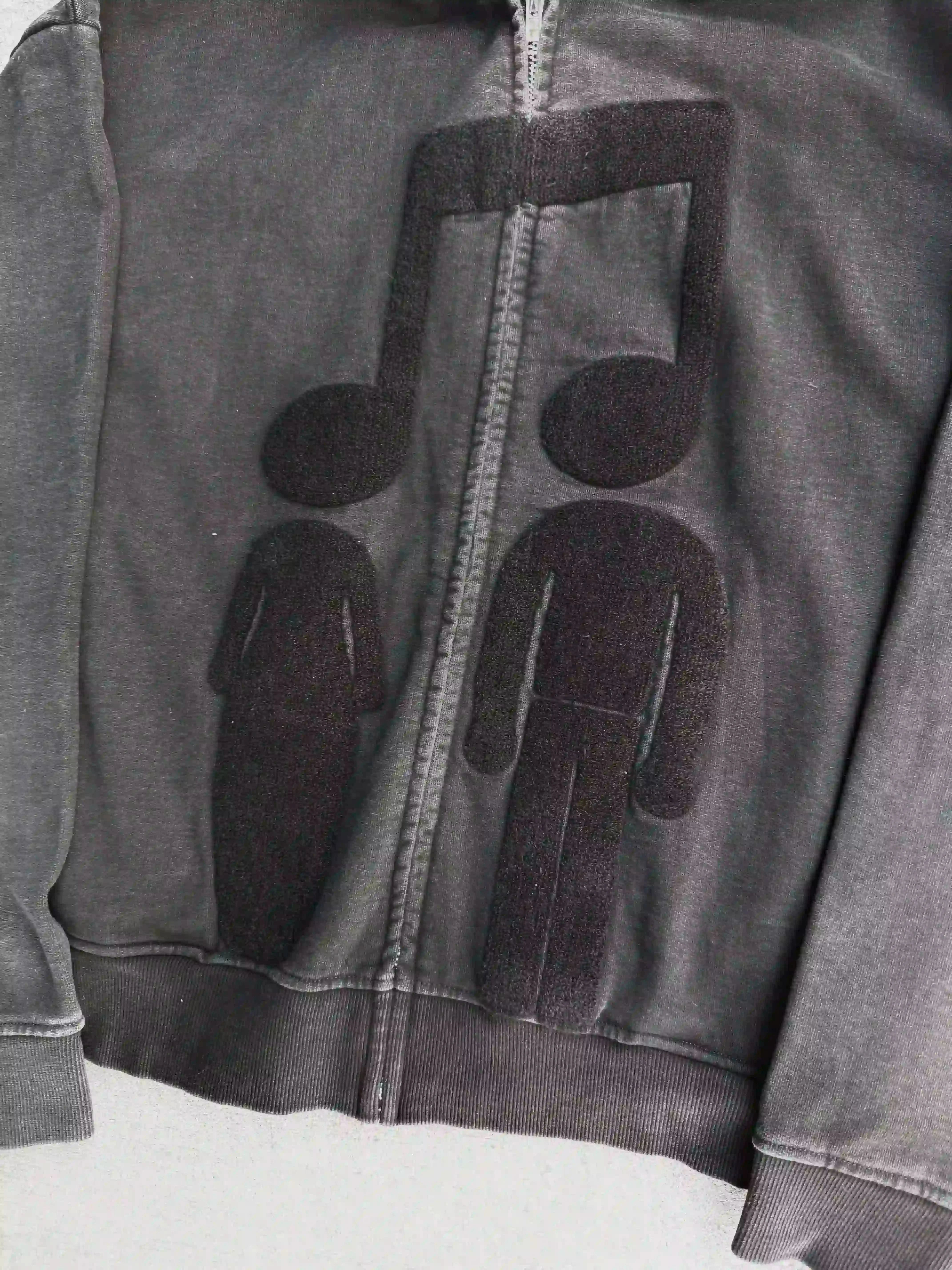 “Music Connects Us” v2 Zip (Black)-IYAMIUIO