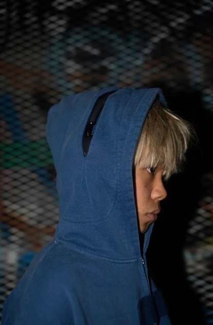 “Music Connects Us” v2 Zip (Blue)-IYAMIUIO