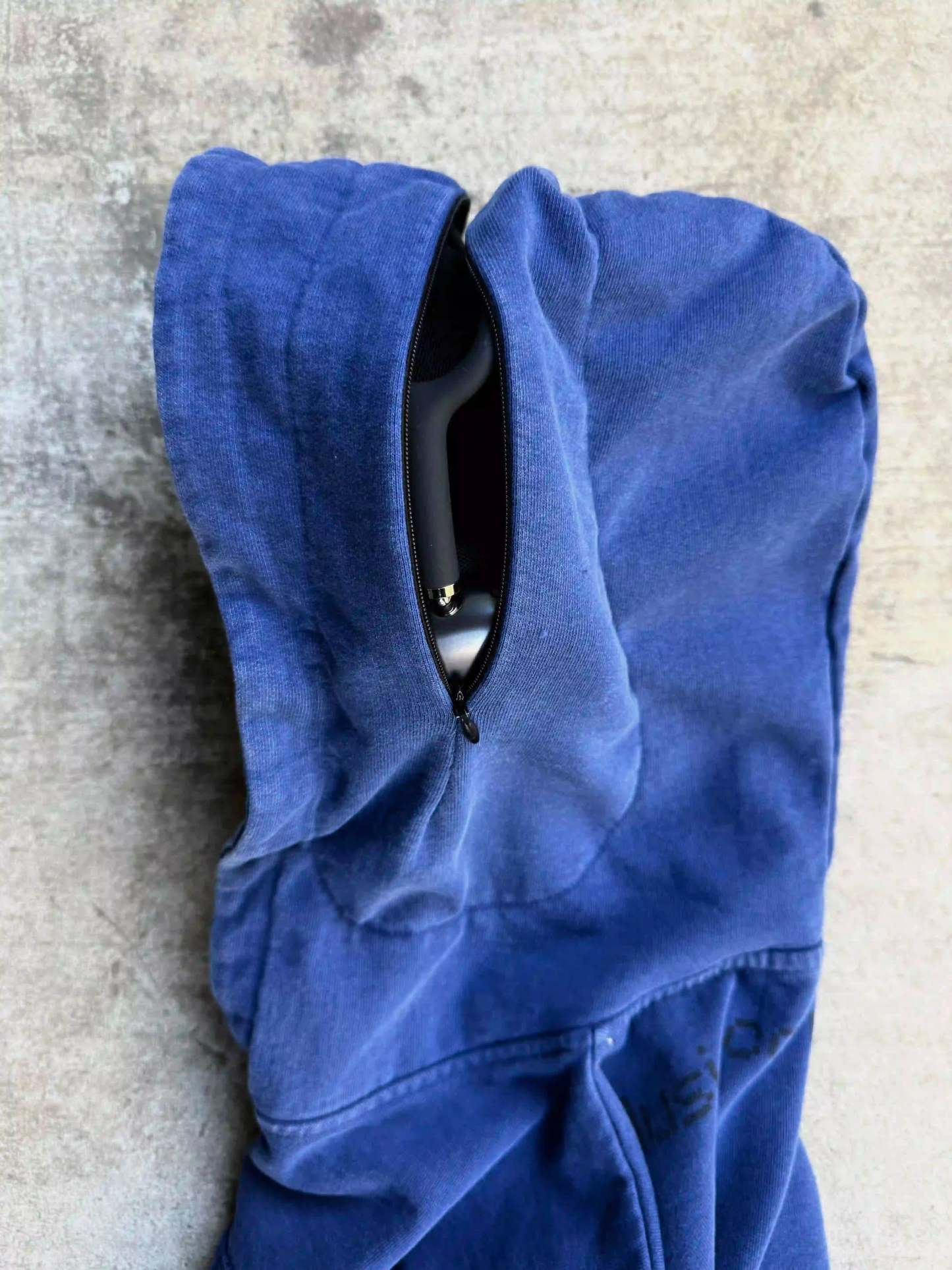 “Music Connects Us” v2 Zip (Blue)-IYAMIUIO