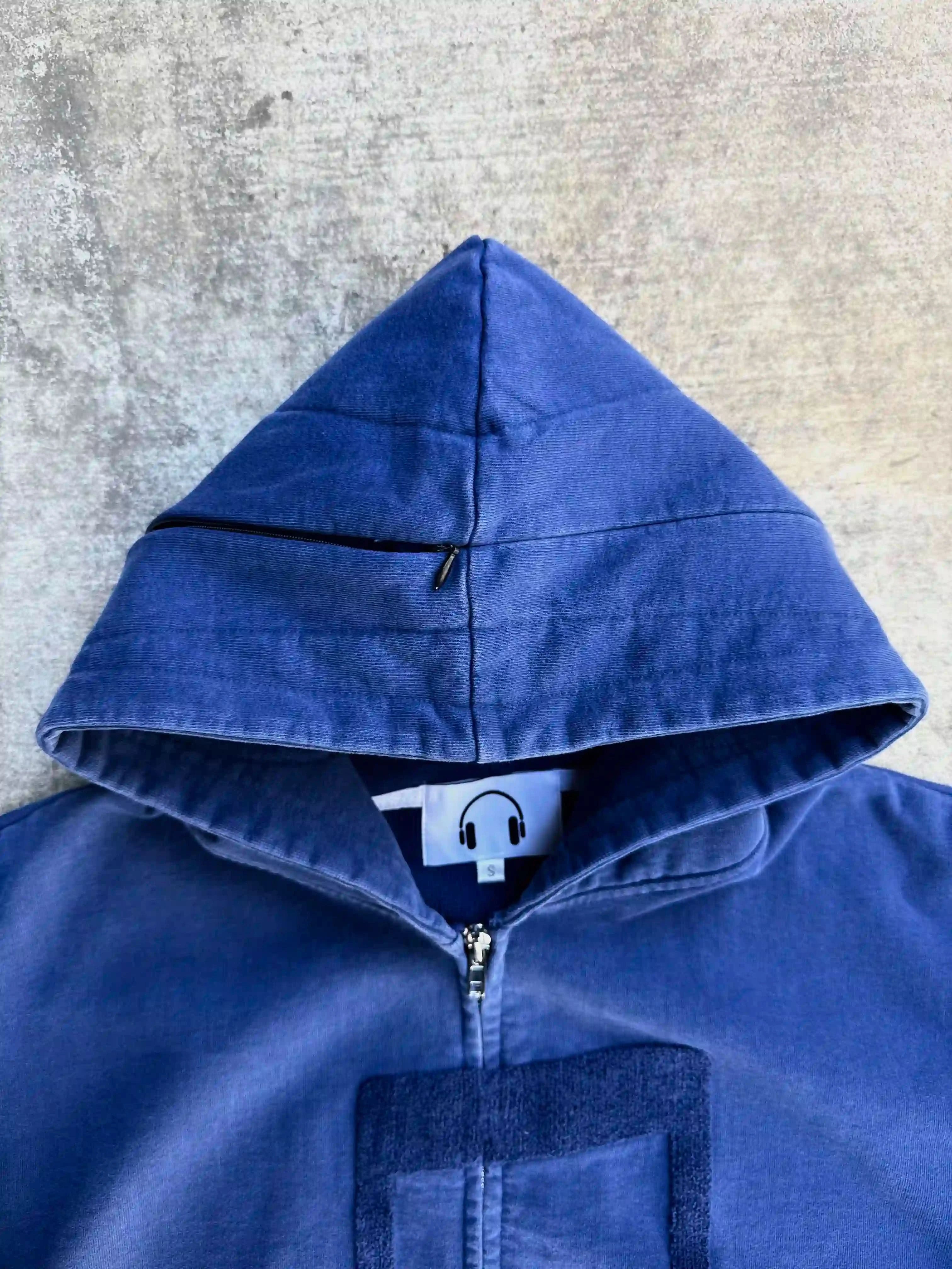 “Music Connects Us” v2 Zip (Blue)-IYAMIUIO