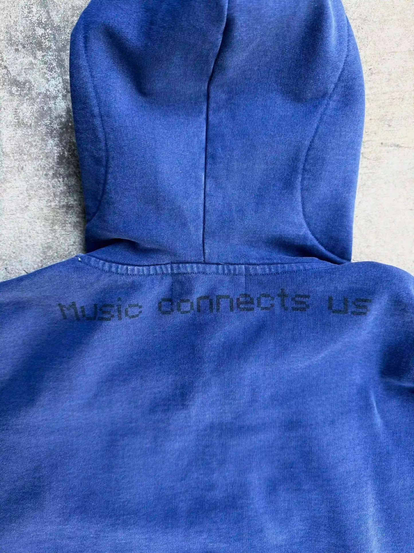 “Music Connects Us” v2 Zip (Blue)-IYAMIUIO