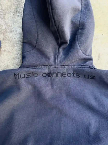 “Music Connects Us” v2 Zip (Grey)-IYAMIUIO