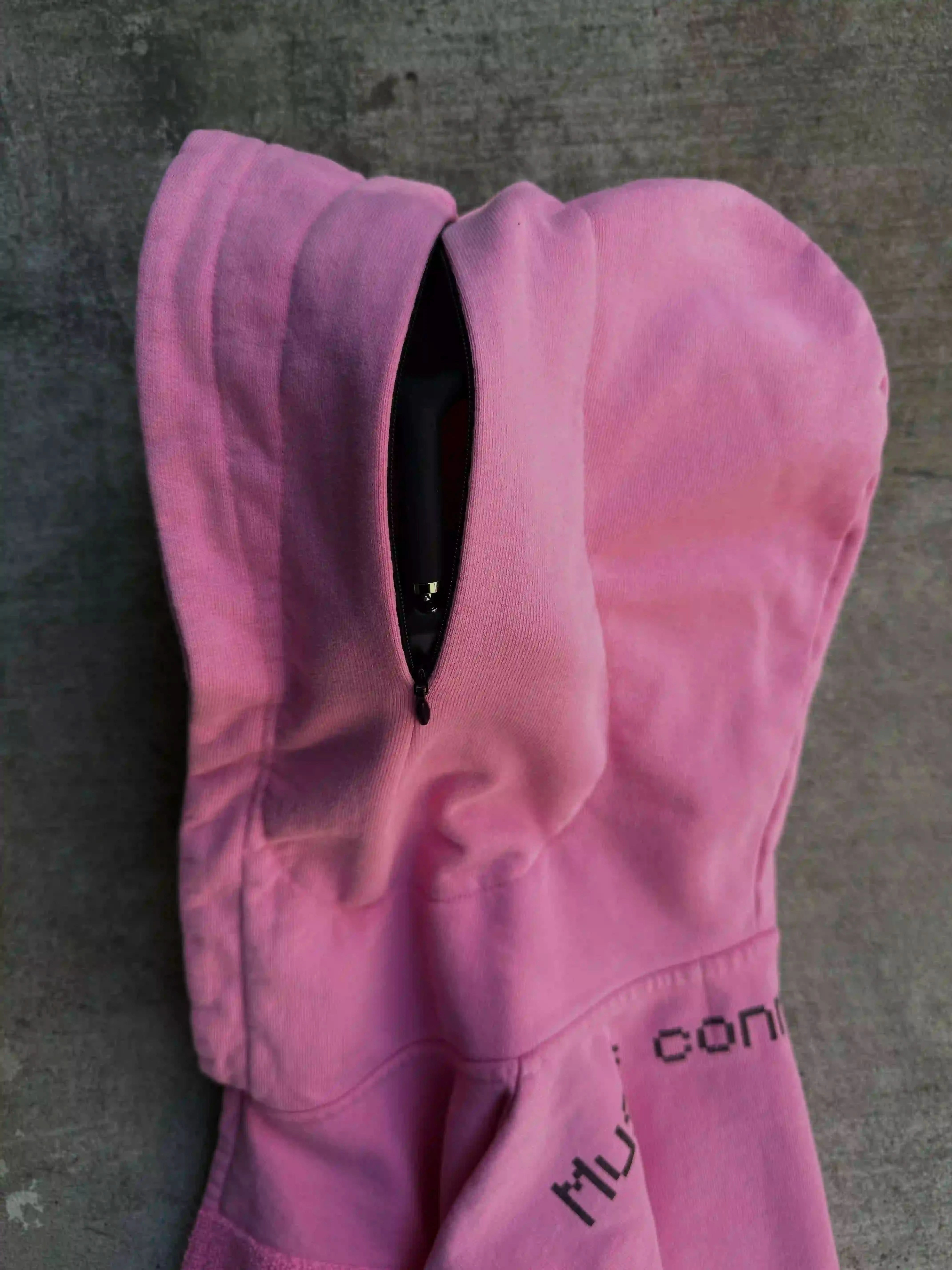 “Music Connects Us” v2 Zip (Pink)-IYAMIUIO