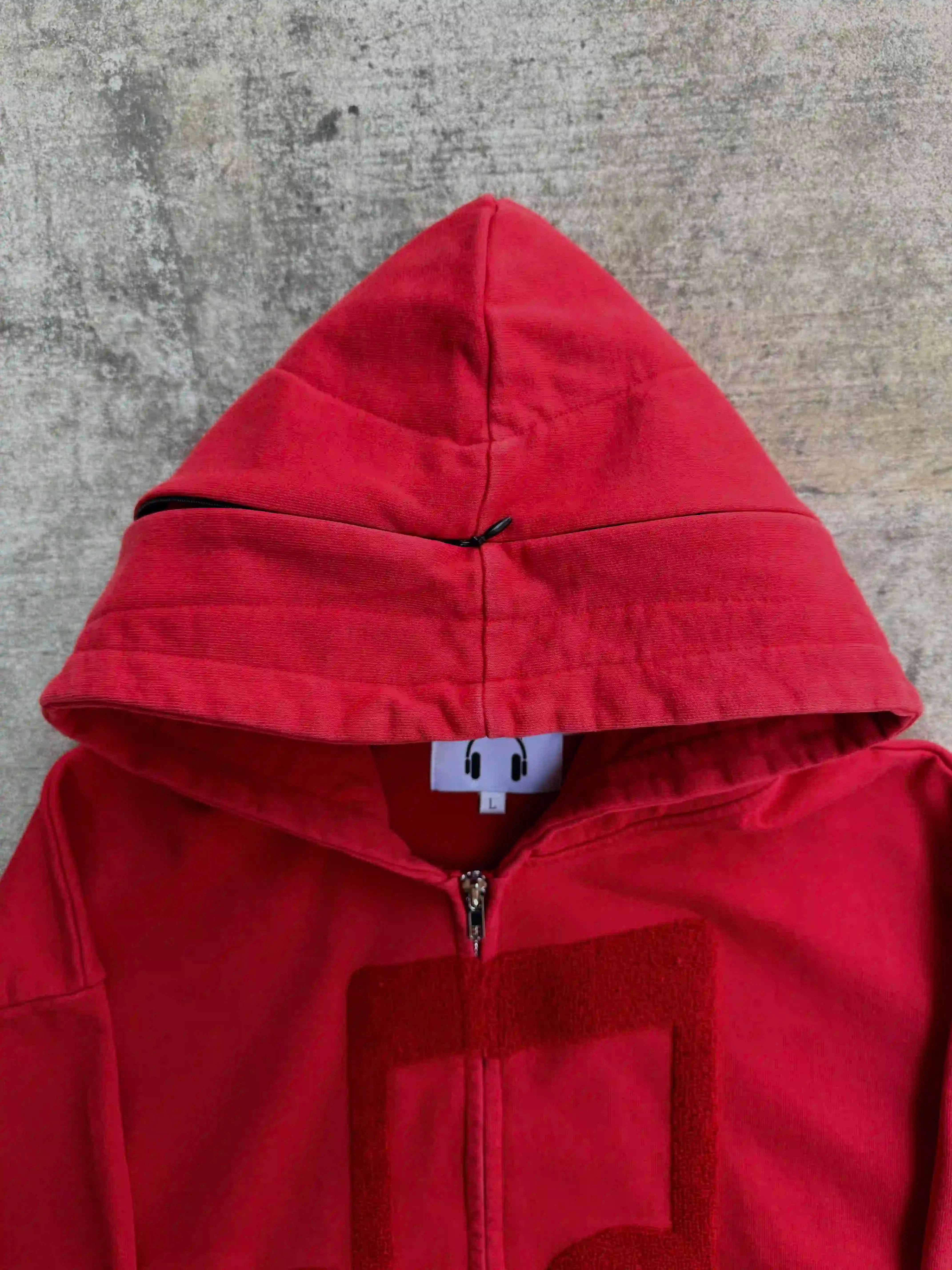 “Music Connects Us” v2 Zip (Red)-IYAMIUIO