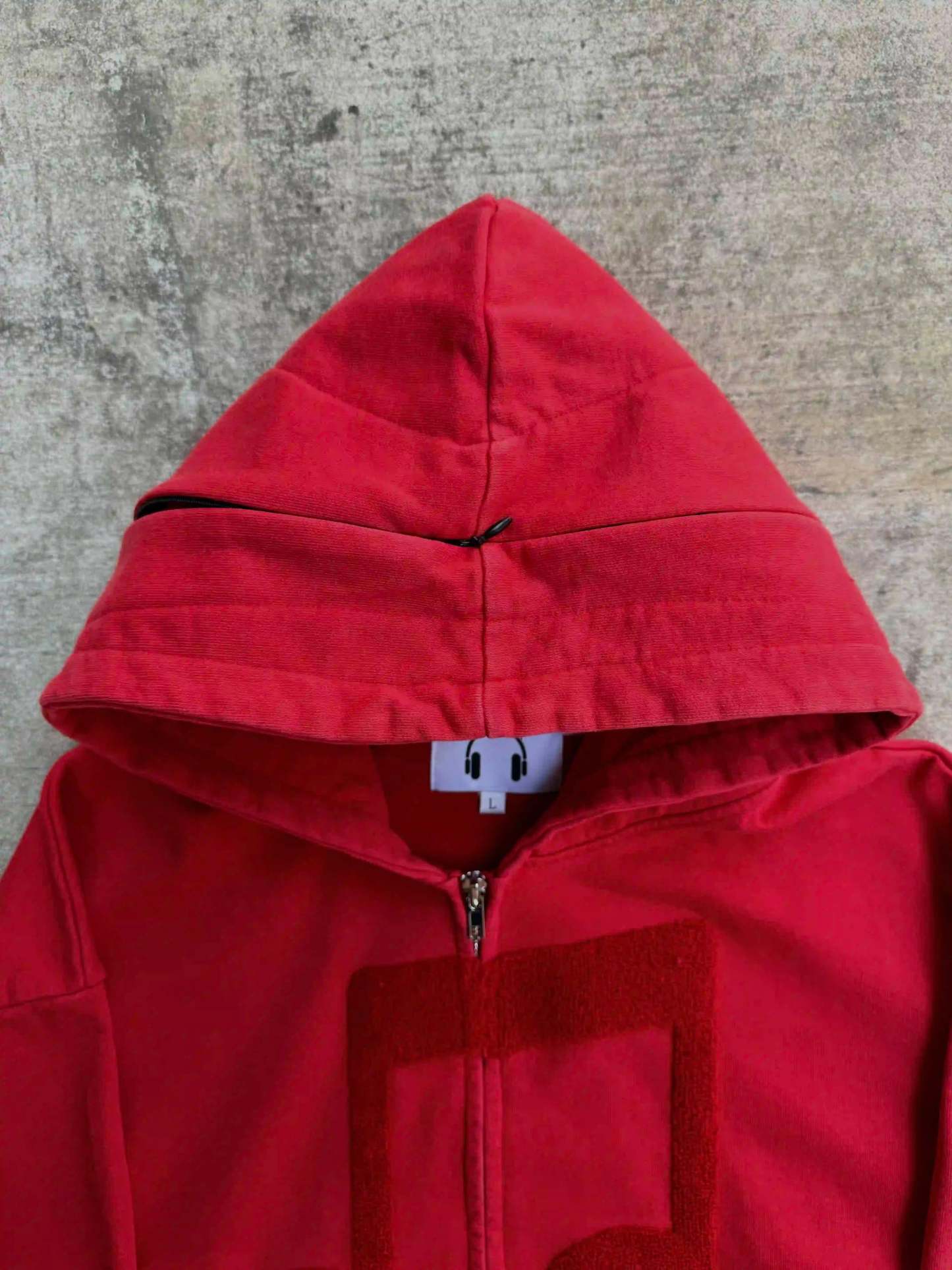 “Music Connects Us” v2 Zip (Red)-IYAMIUIO