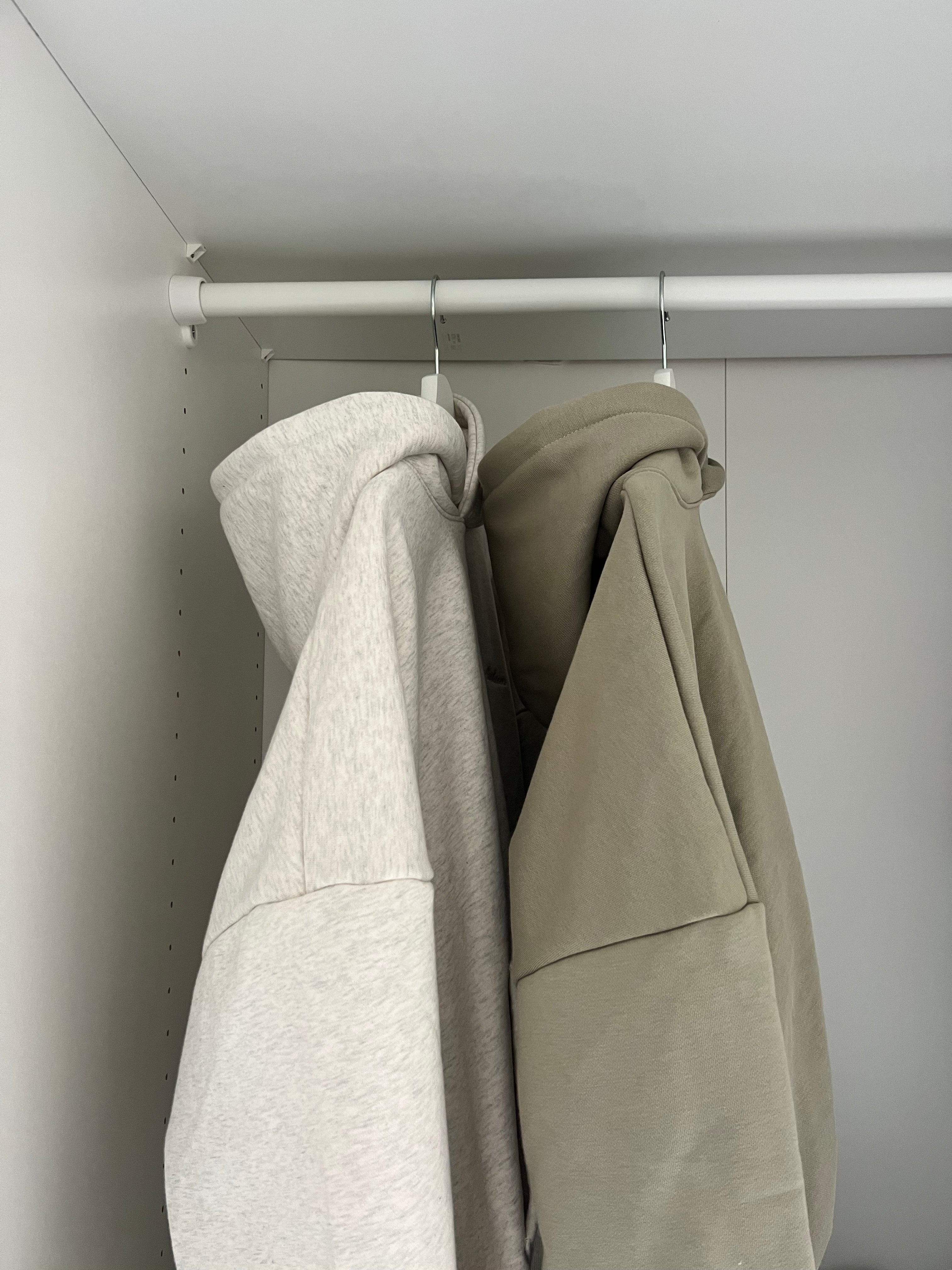 Signature Hoodie in Limestone-IYAMIUIO