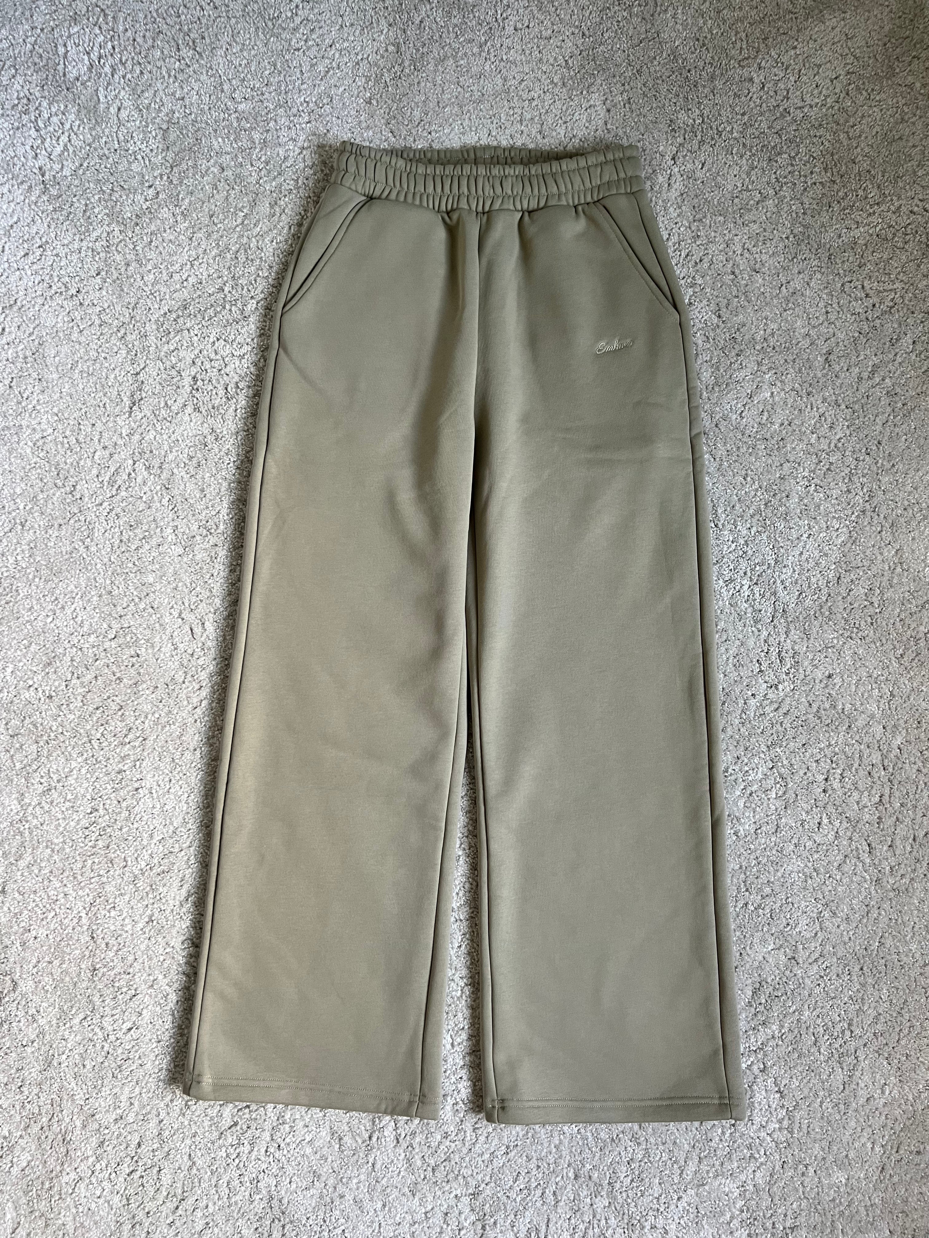 Signature Wide Leg Sweatpants in Limestone-IYAMIUIO