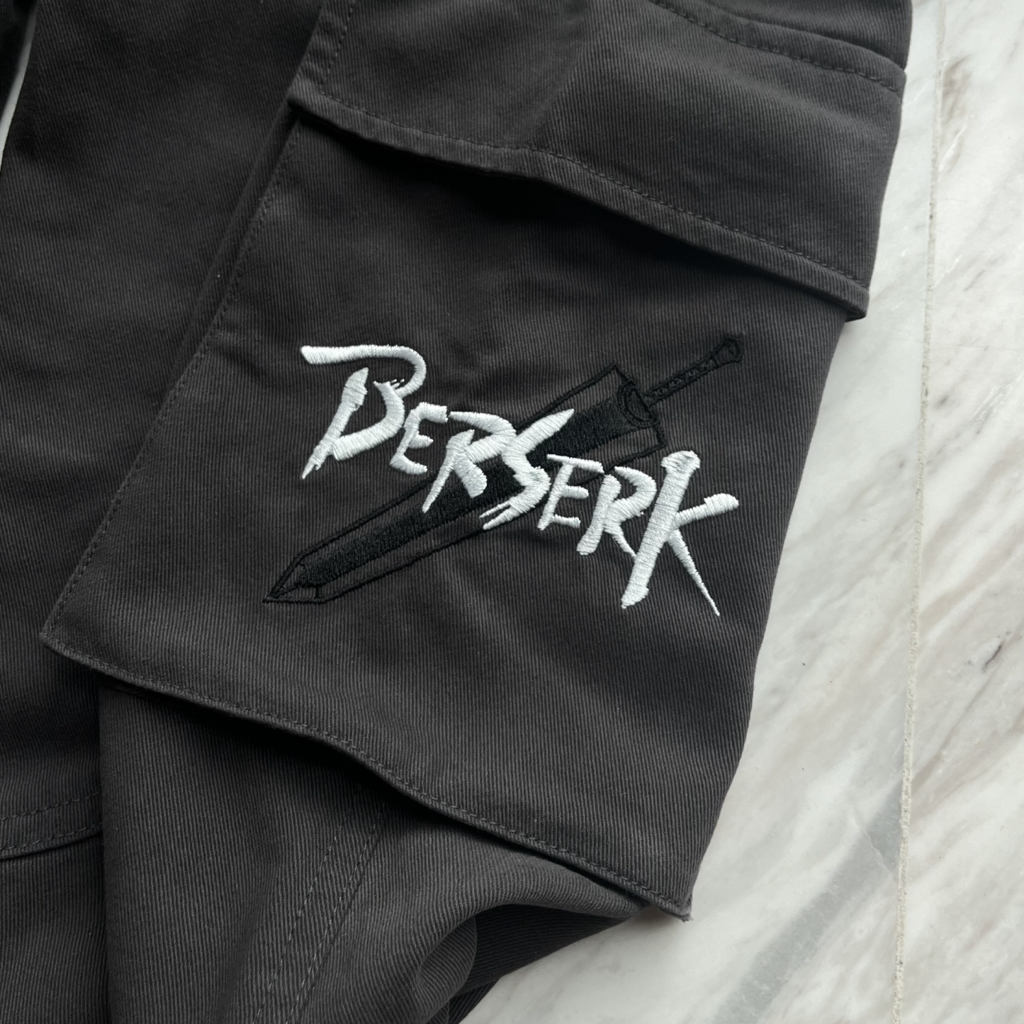 Guts Cargos-IYAMIUIO