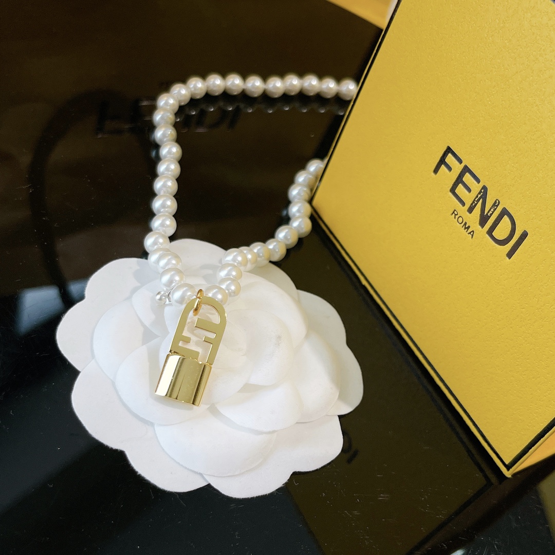 FD LOCK PEAR NECKLACE