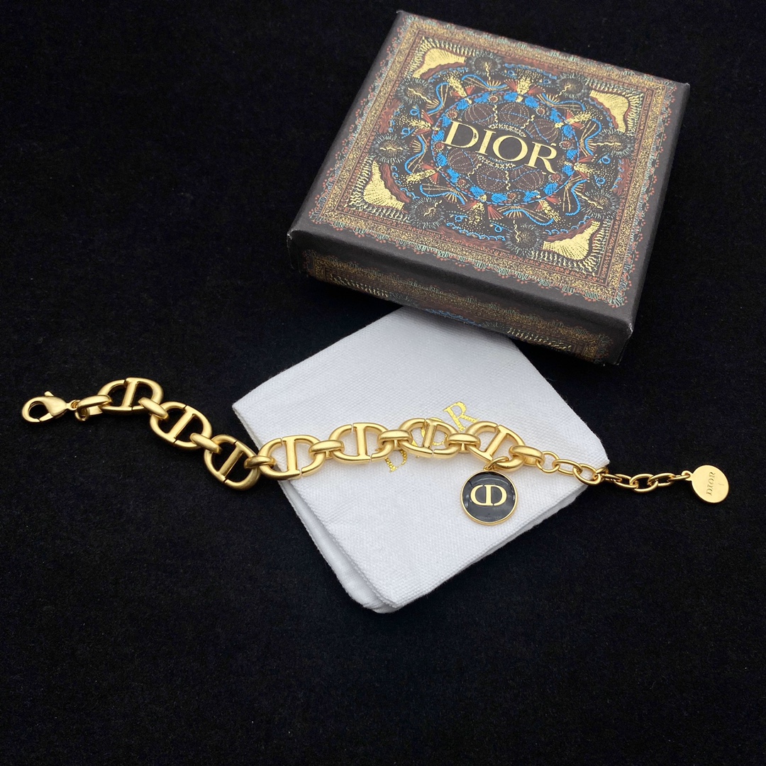 DOR GOLD CHARM NECKLACE