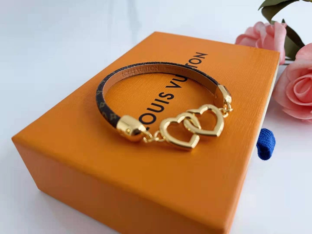LV LEATHER TWICE GOLD HEART BRACELET