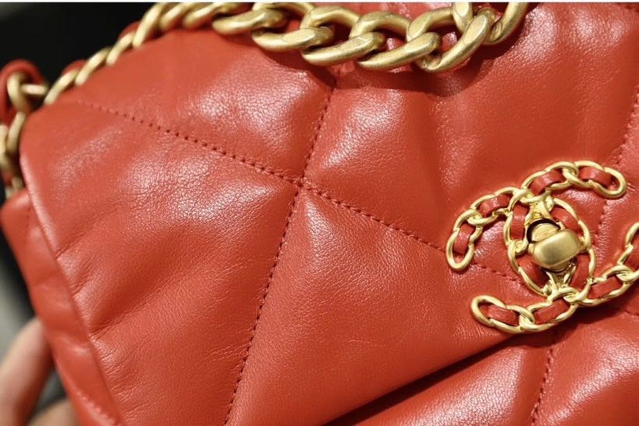 CHL 19 Handbag 26cm Red For Women AS1160
