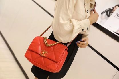 CHL 19 Handbag 26cm Red For Women AS1160