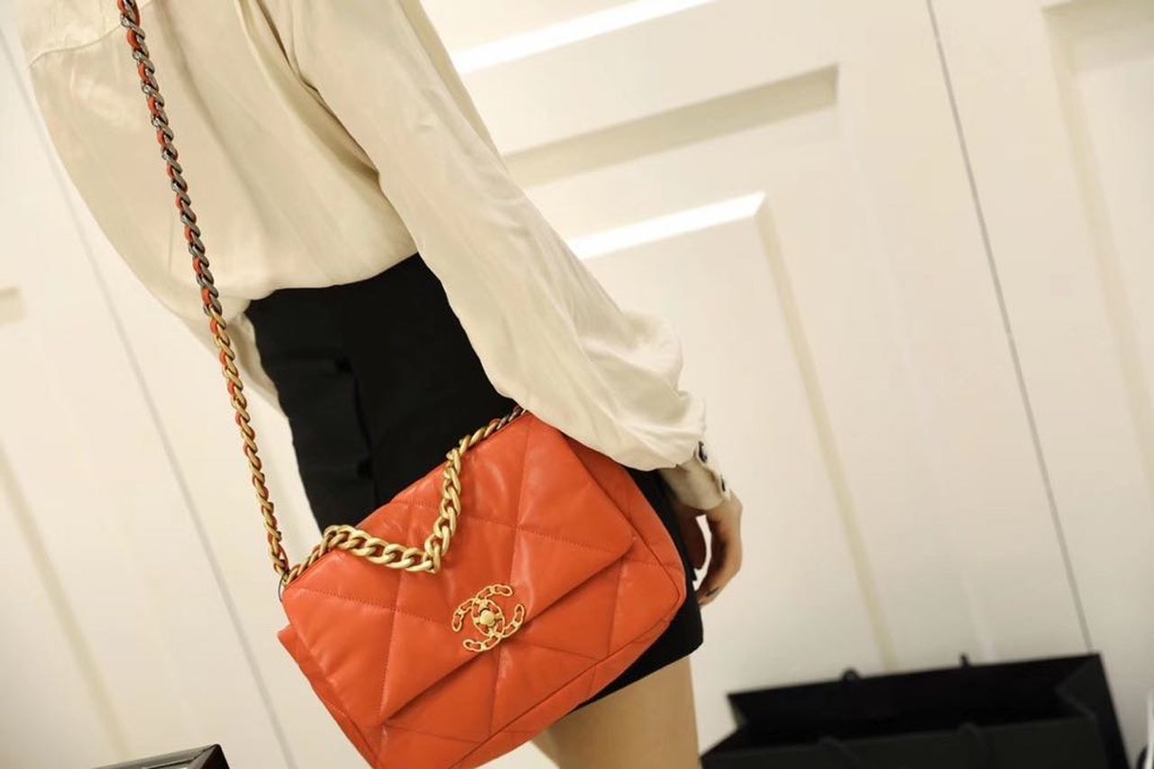 CHL 19 Handbag 26cm Red For Women AS1160