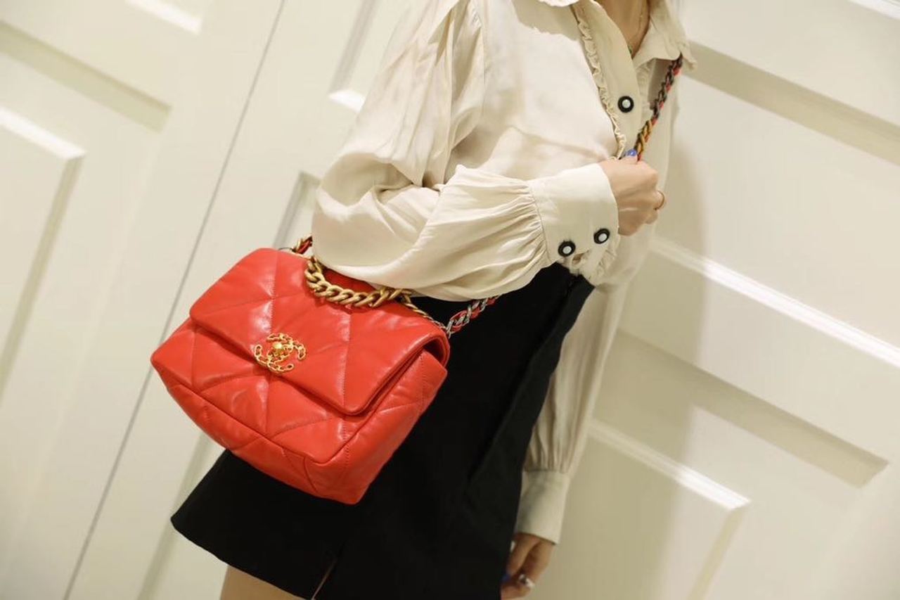 CHL 19 Handbag 26cm Red For Women AS1160