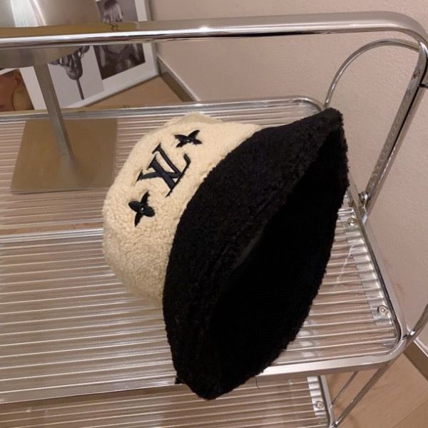 LV SHEEPSKIN BUCKET HAT BEIGE AND BLACK