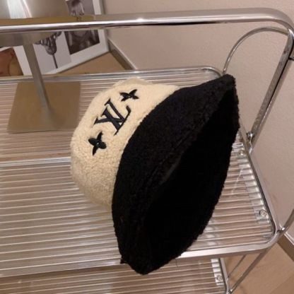 LV SHEEPSKIN BUCKET HAT BEIGE AND BLACK