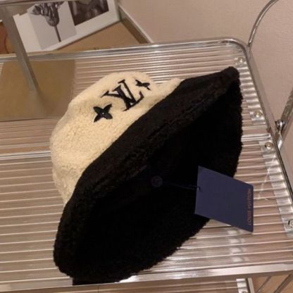 LV SHEEPSKIN BUCKET HAT BEIGE AND BLACK