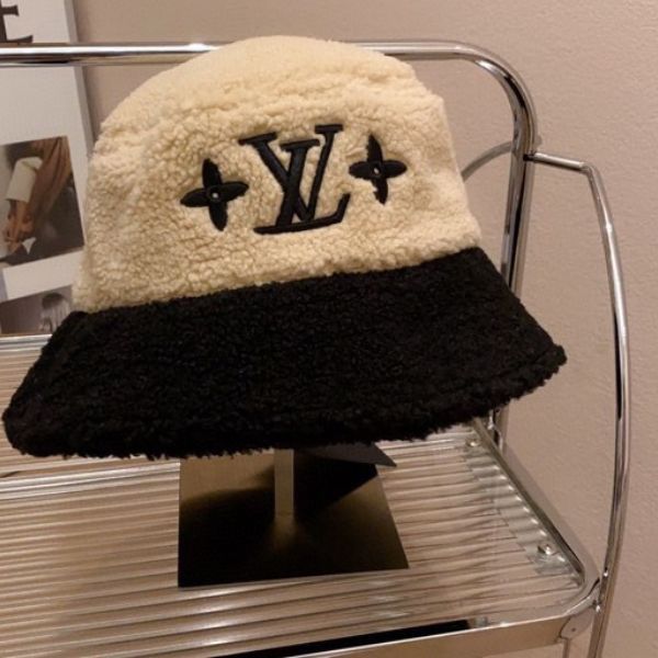 LV SHEEPSKIN BUCKET HAT BEIGE AND BLACK