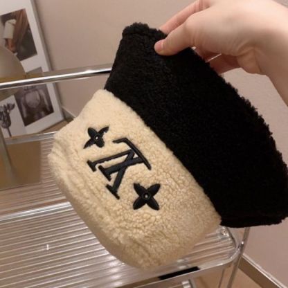 LV SHEEPSKIN BUCKET HAT BEIGE AND BLACK