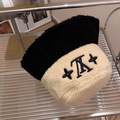LV SHEEPSKIN BUCKET HAT BEIGE AND BLACK