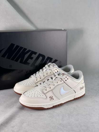 Designer Dunk SB Low x Travis Scott FC1688 107