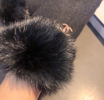 CC CC LOGO GLOVES WITH FUR IN BLACK