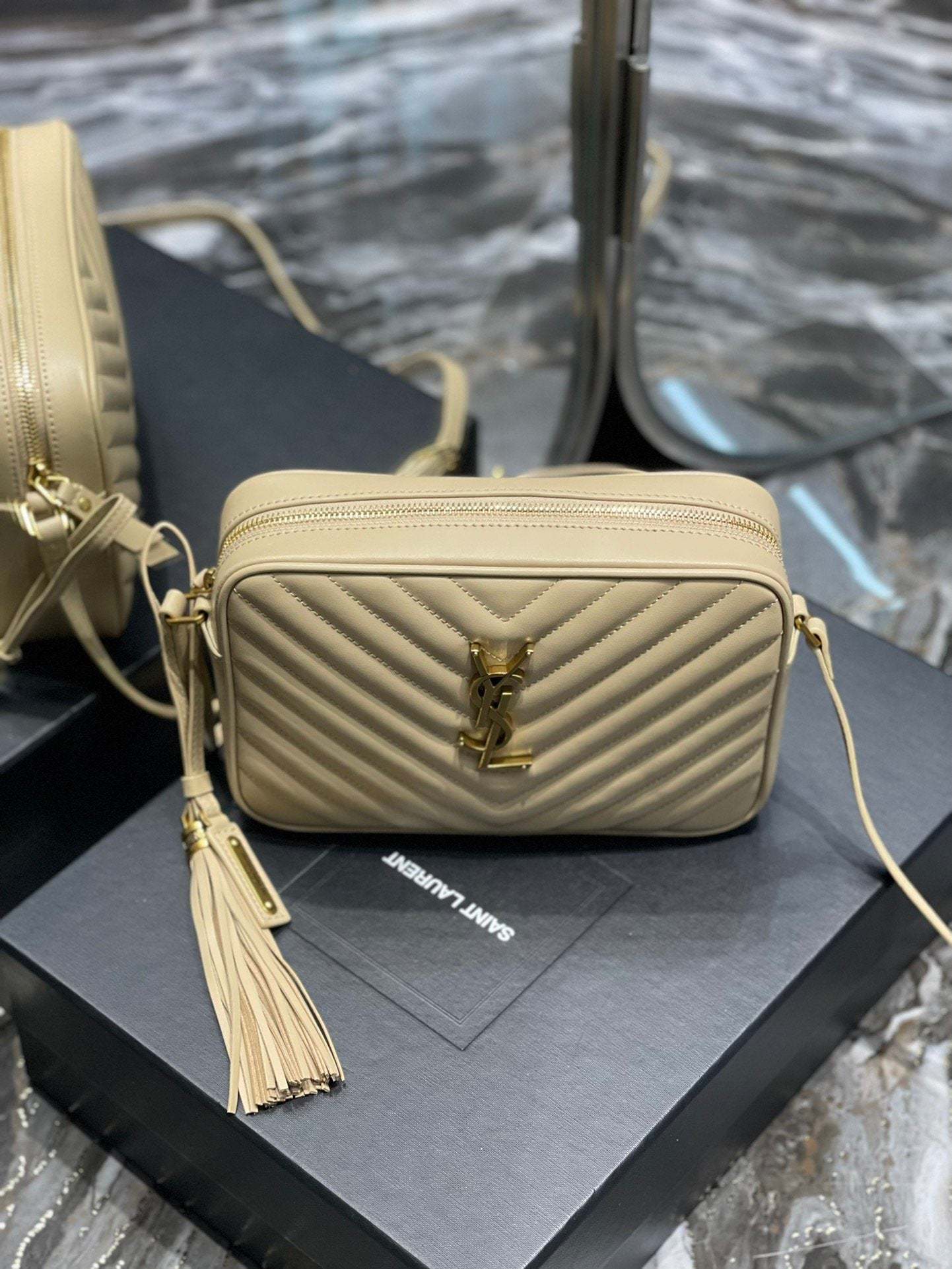 YSSL Lou Camera Bag Beige With Gold Toned Hardware For Women 9in/23cm YSL 612544DV7072721