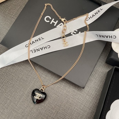CC LAMBSKIN AND GOLD METAL NECKLACE  AB9463 B09327 NK812