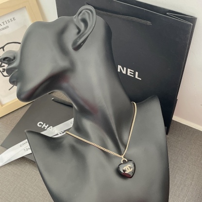 CC LAMBSKIN AND GOLD METAL NECKLACE  AB9463 B09327 NK812