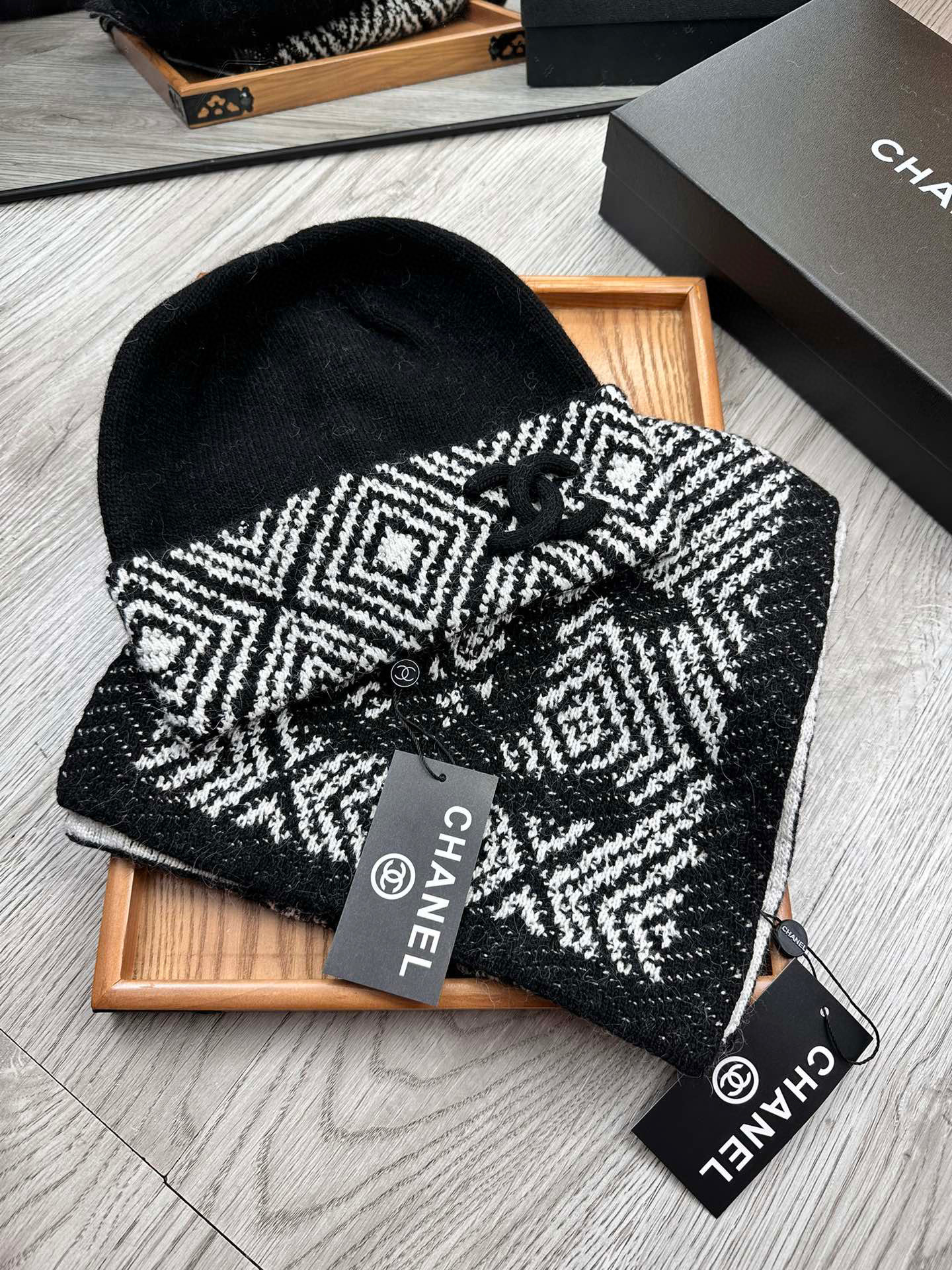 CC BEANIE HAT AND SCARF BLACK WOOL SET