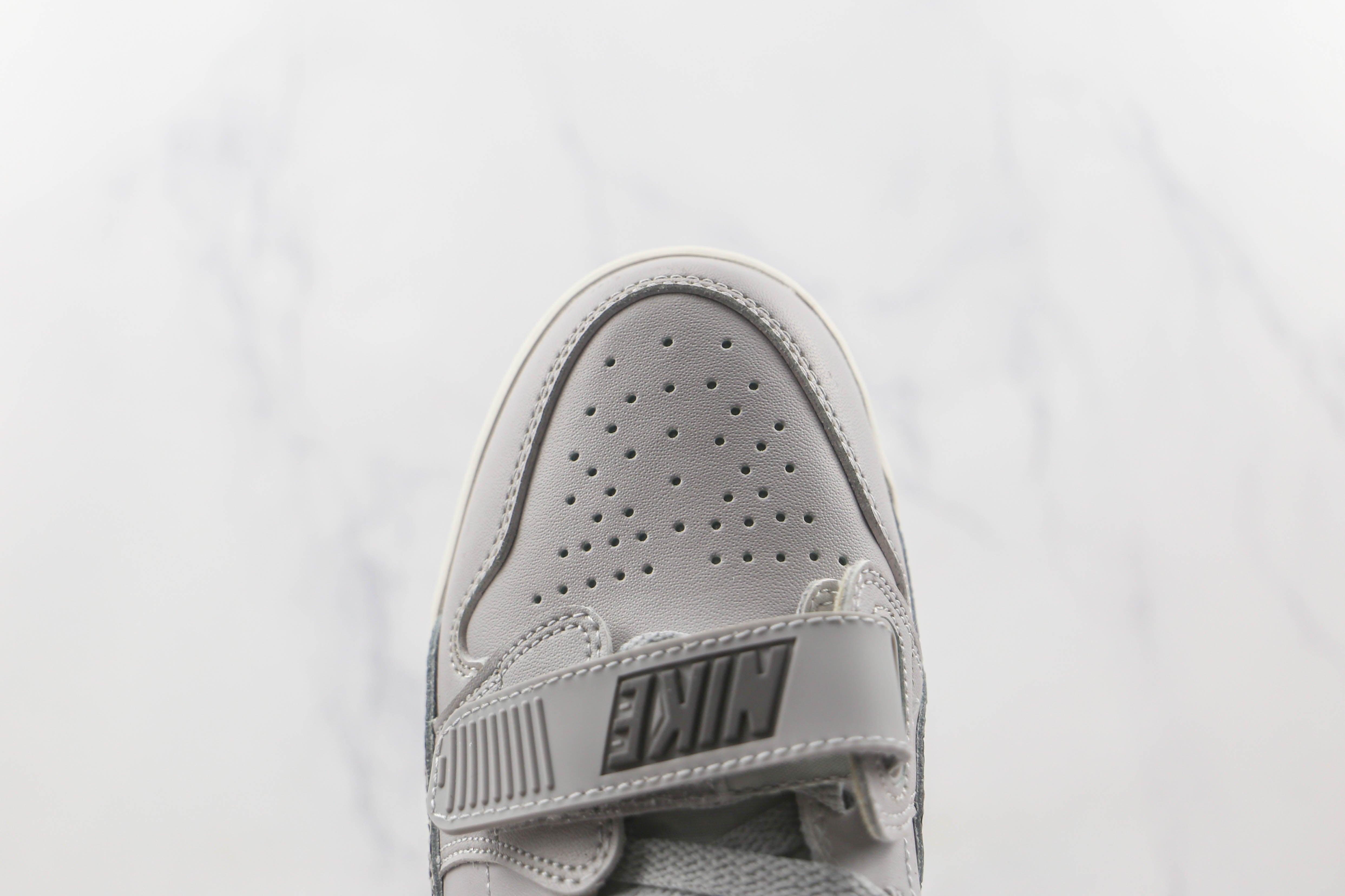 Designer Air Jordan Legacy AT4040 002
