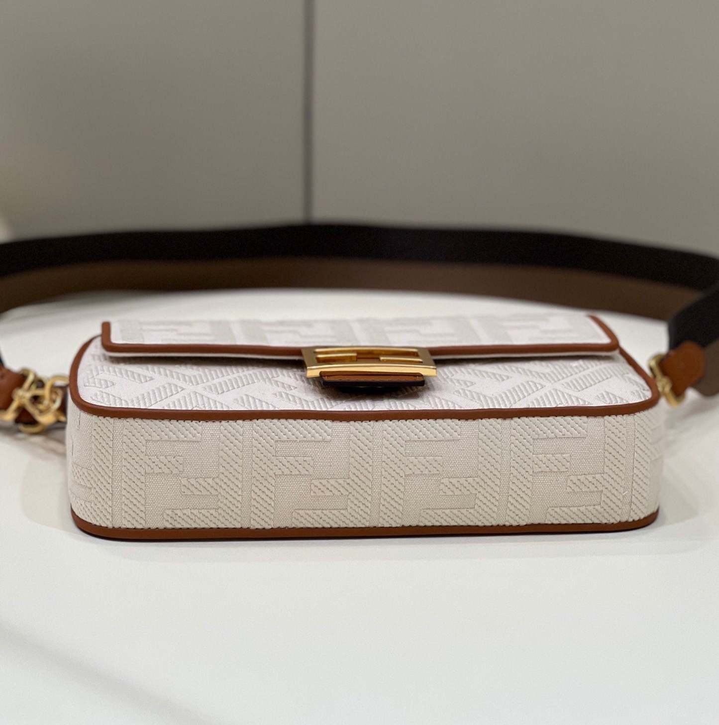 FI Baguette White For Women, Women&#8217; Handbags, Shoulder And Crossbody Bags 10.6in/27cm FF 8BR600
