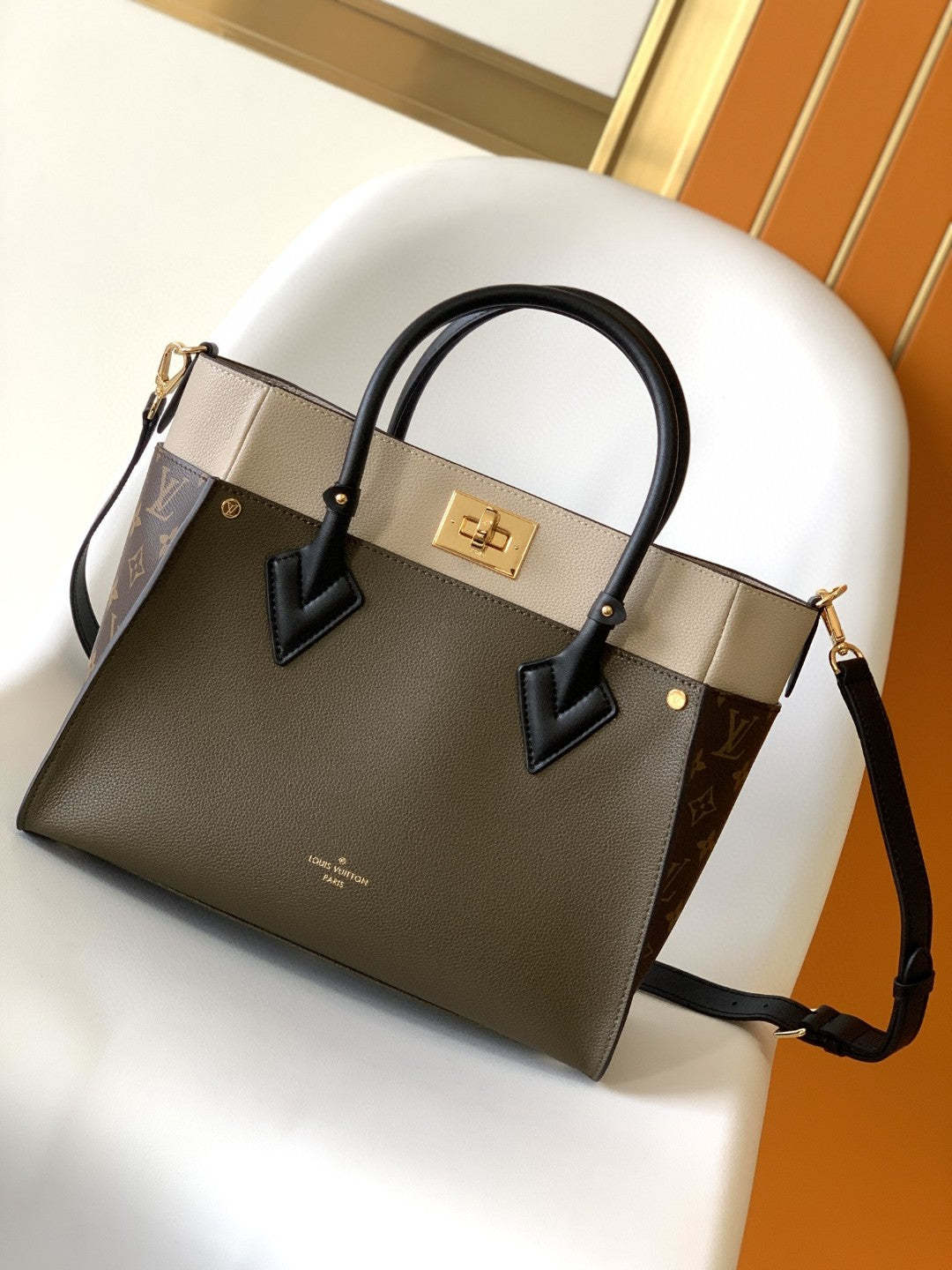 LV On My Side MM Tote Bag Monogram Canvas Laurier Green For Women,  Shoulder Bags 12in/31cm LV M55302