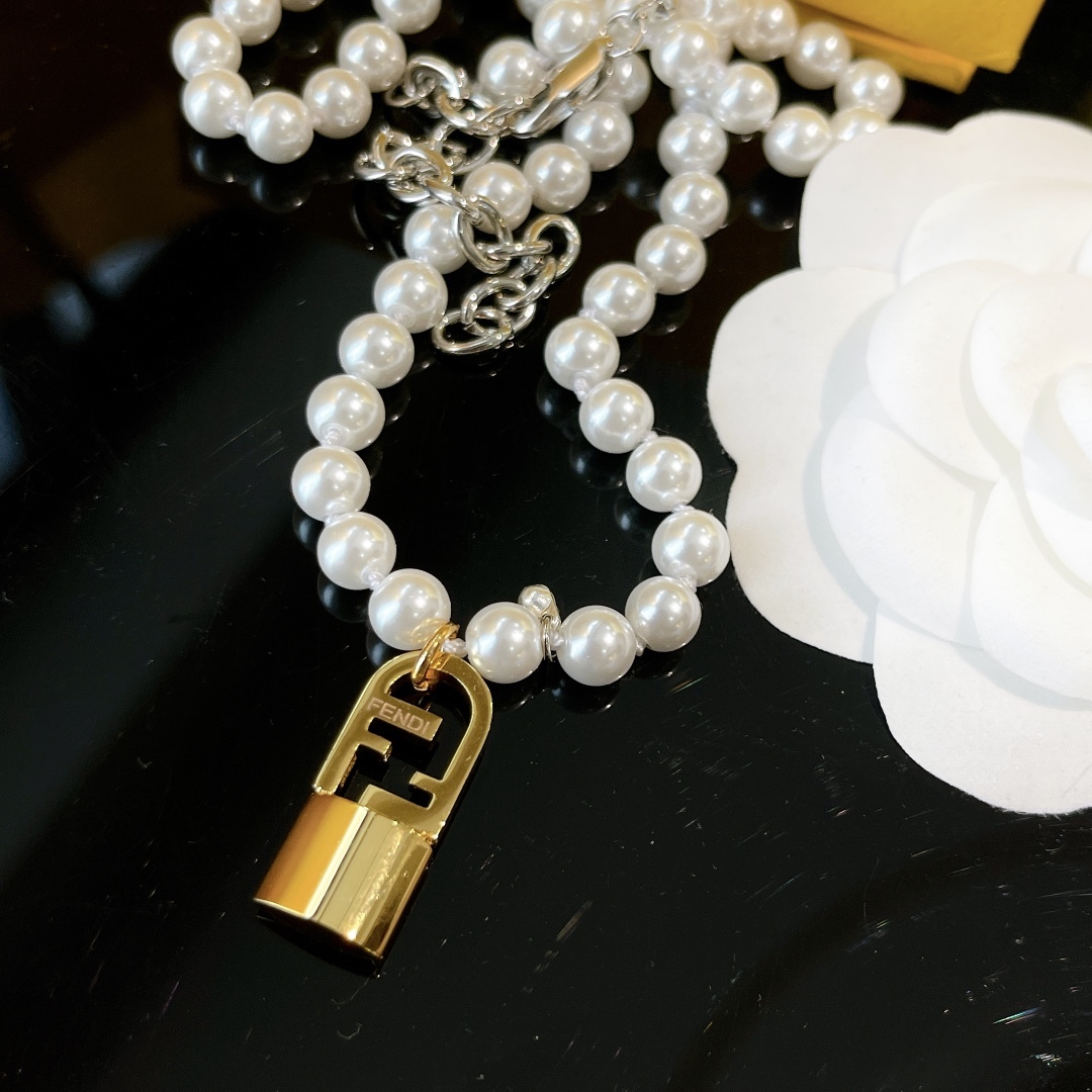 FD LOCK PEAR NECKLACE