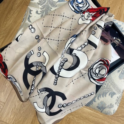 CC CC WITH RED FLOWER SQUARE SCARF BEIGE 90CM