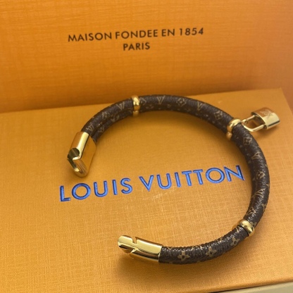 LV KEEP IT TWICE BRACELET M8109E