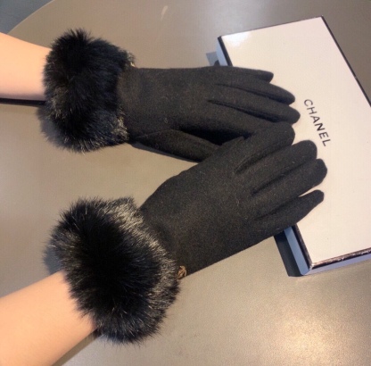 CC CC LOGO GLOVES WITH FUR IN BLACK