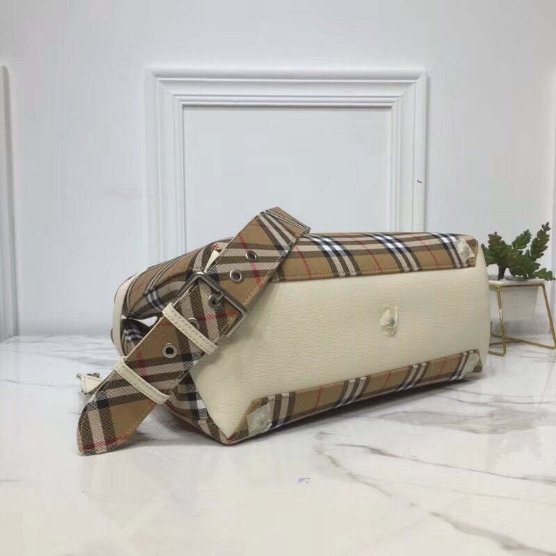 BB House Check Derby Medium Banner Purse Tote White For Women, Women’s Bags 14in/35cm