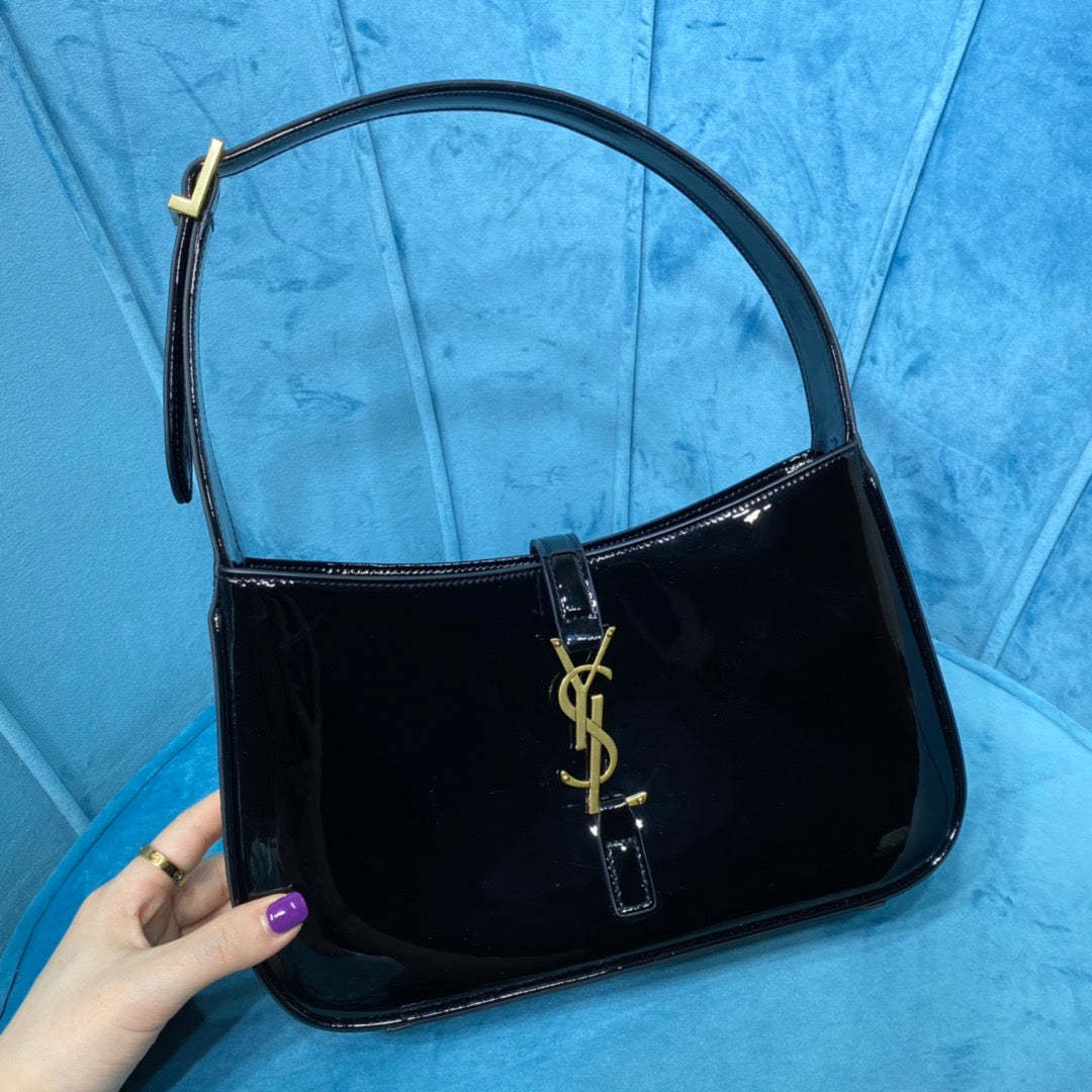 YSSL Le 5 À 7 Hobo Bag In Smooth Noir For Women 9in/23cm YSL 6572280UF0W1000