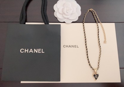 CC DOMESTIC NECKLACE GOLD METAL AND BLACK HEART