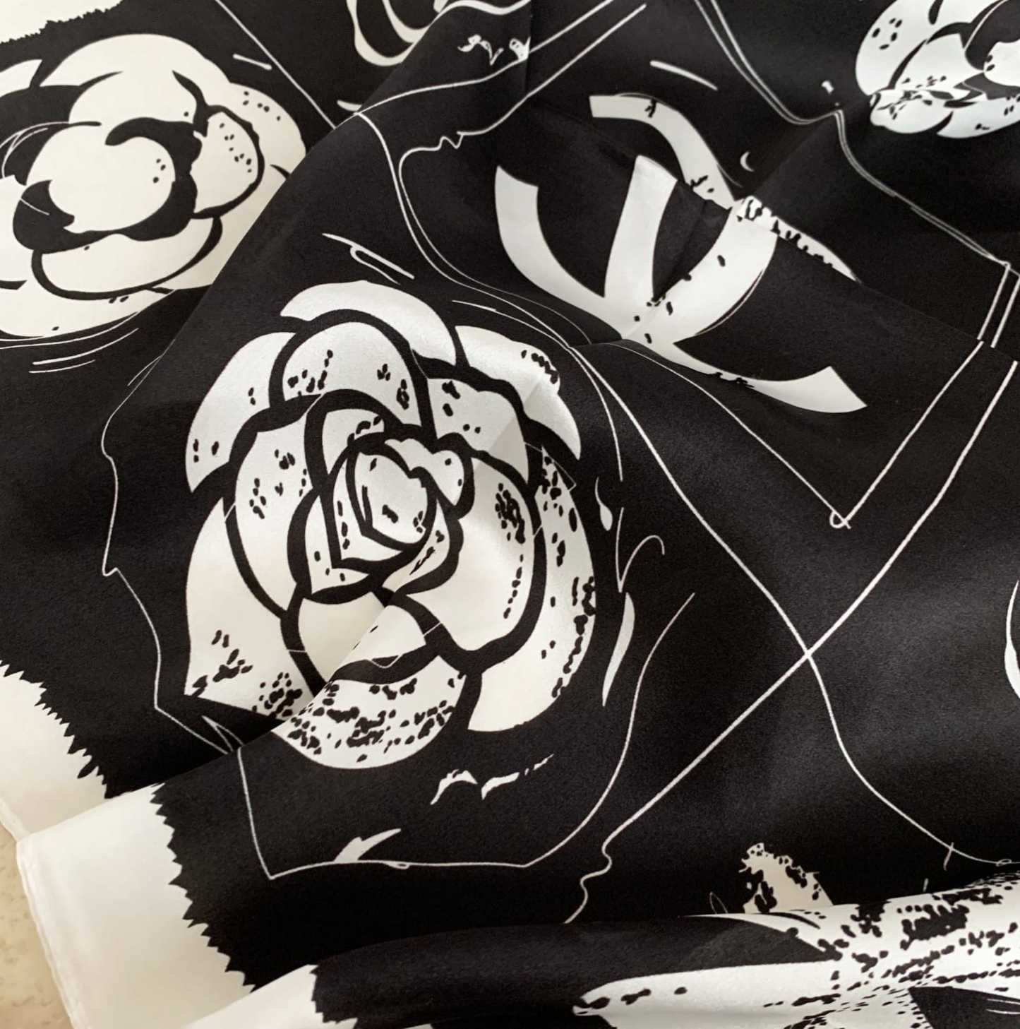 CC CC CAMELLIA SQUARE SCARF BLACK