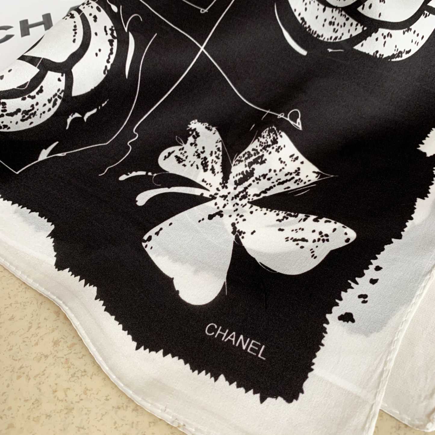 CC CC CAMELLIA SQUARE SCARF BLACK