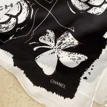 CC CC CAMELLIA SQUARE SCARF BLACK