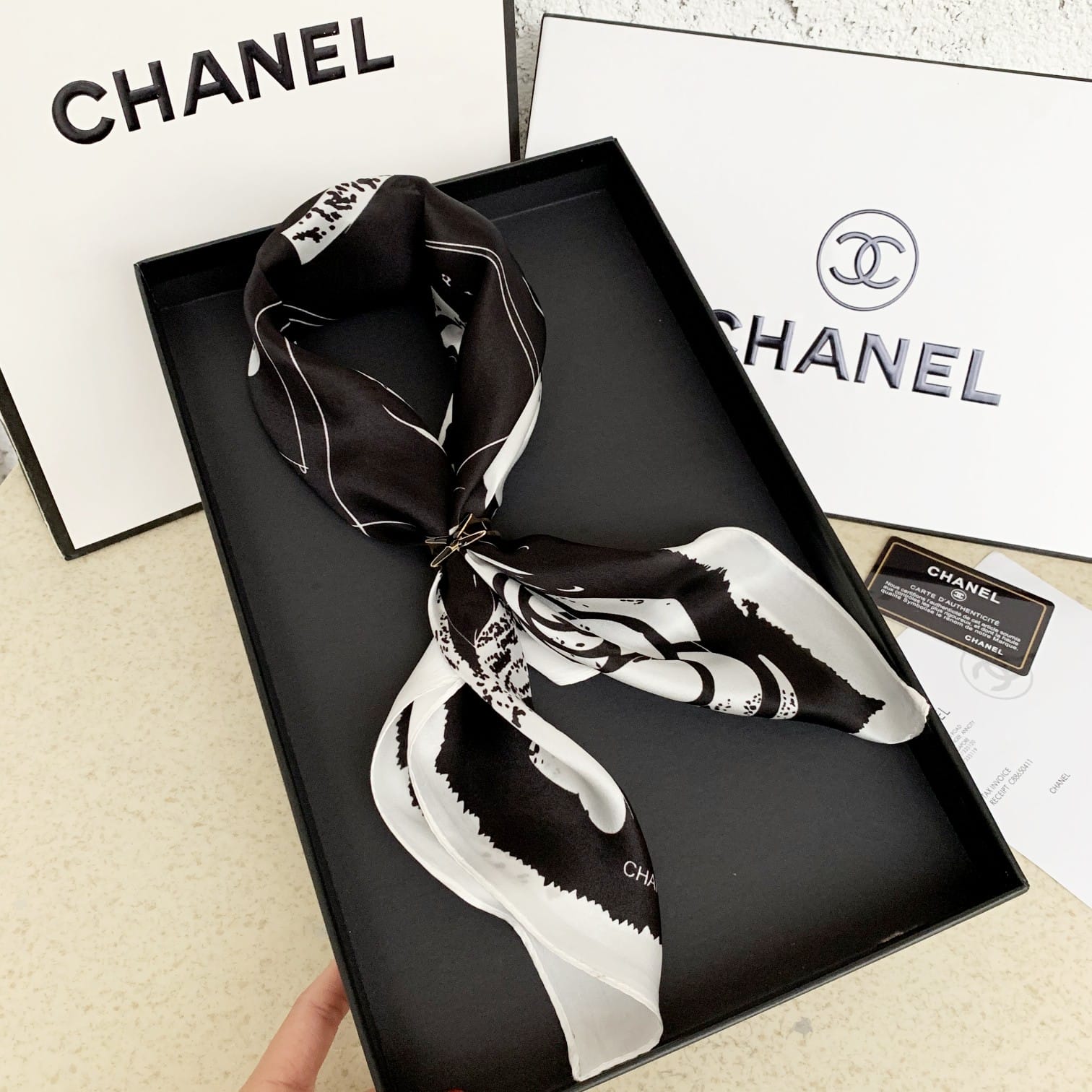 CC CC CAMELLIA SQUARE SCARF BLACK