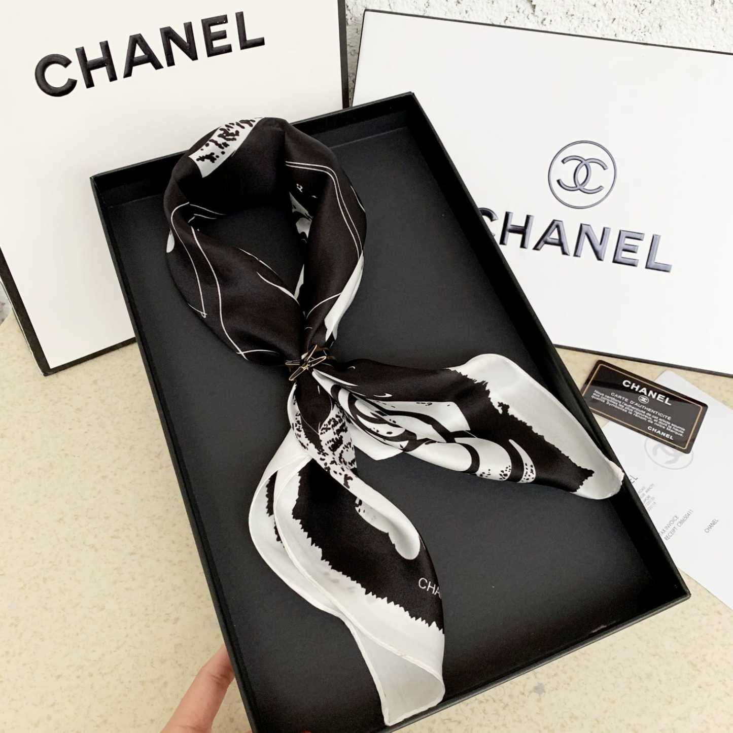 CC CC CAMELLIA SQUARE SCARF BLACK