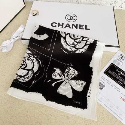 CC CC CAMELLIA SQUARE SCARF BLACK